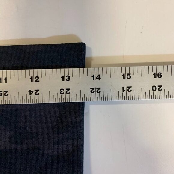 Spanx‎ Women's Camo Seamless Stretch Outdoor Hiking Cropped Leggings Size XL - Picture 10 of 12